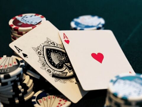 Phân biệt xì tố và Poker